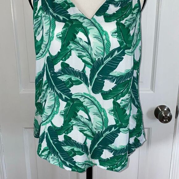 🔥3/$20🔥 Old Navy sleeveless tropical print blouse size S - Picture 3 of 9